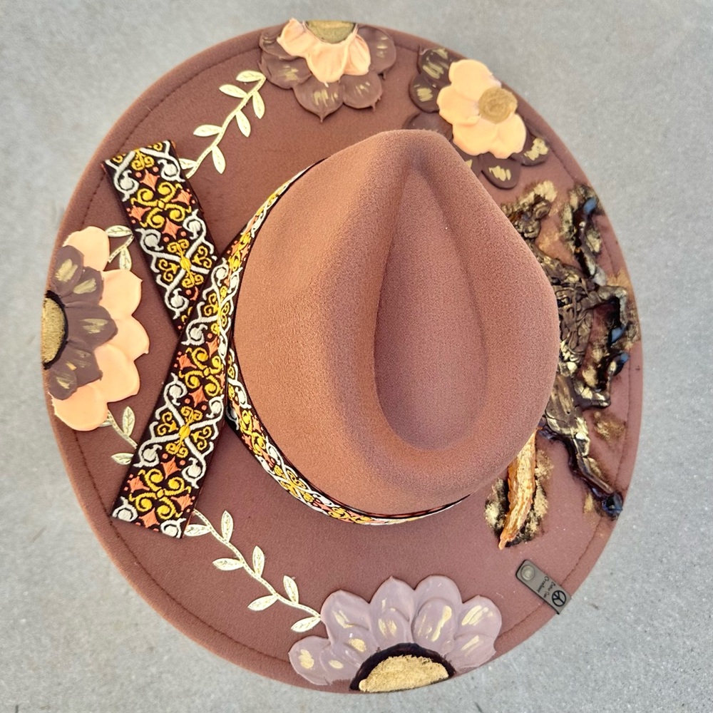 Hand painted hat - Picture 3 of 6